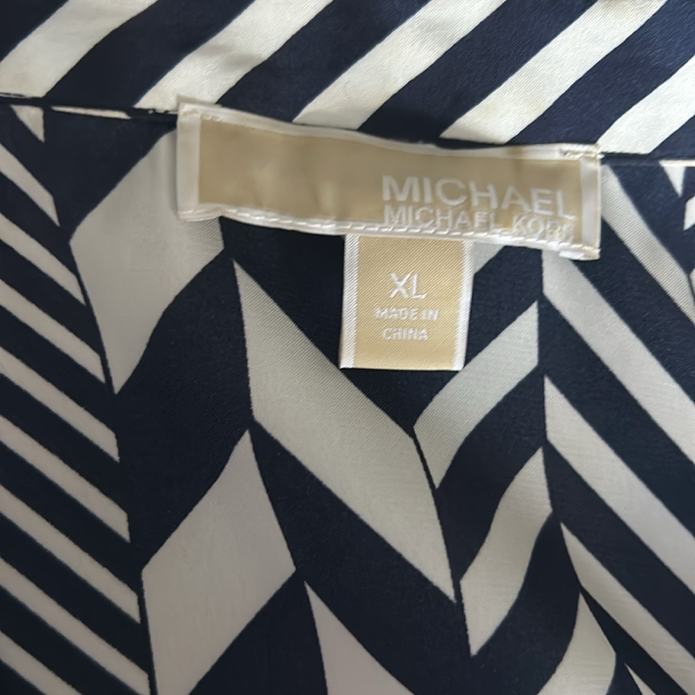 Michael Kors Navy & White Chevron Button Down Shirt - XL - Picture 4 of 5